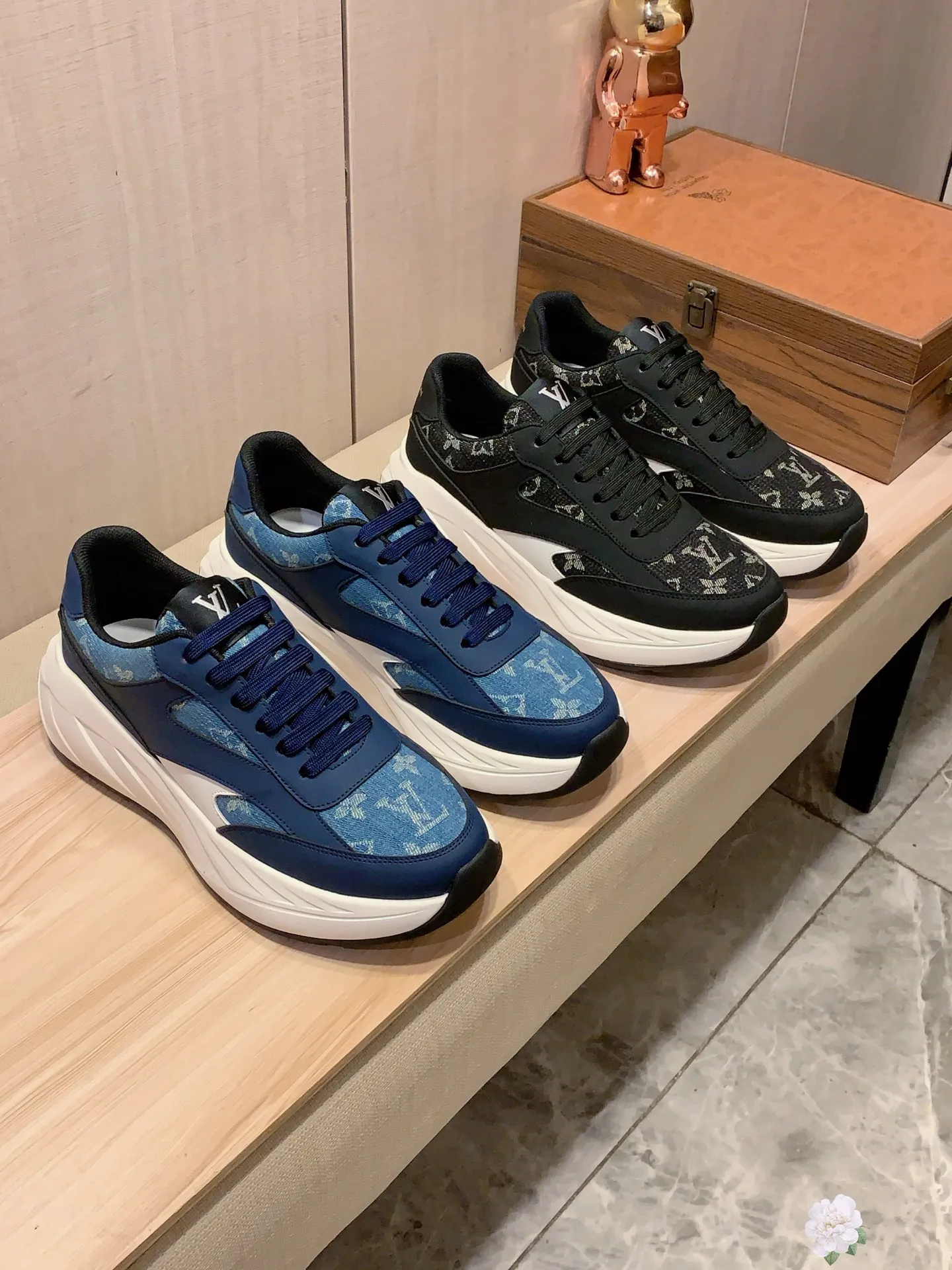 Men's Men's Shoes 💰460💰💰🎩🎩[Lightning][Lightning] "Lv*" The latest and most popular casual shoes, top brands [Seduce] Luxury ~ Purchasing Agency, Top ~ Quality. [Strong] The upper is made of imported breathable cowhide with material ➕ breathable sheepskin feet (•) and fine workmanship. The original stylish and stylish soft rubber wear-resistant and non-slip outsole is light and comfortable on the feet. The real thing looks better when photographed. 305: code: 38-44, 2️⃣ colors selected